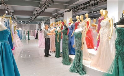 潮州婚紗禮服圈粉海外，服裝制造產(chǎn)業(yè)煥發(fā)新活力