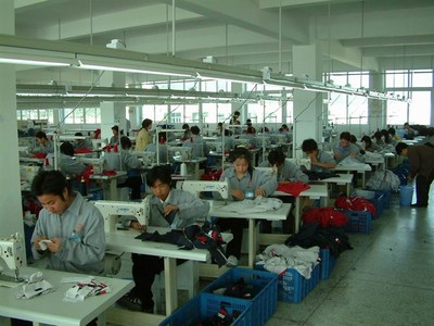 校服定制與批發(fā)的全方位指南 專業(yè)制造助力校園文化建設(shè)